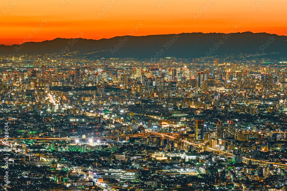 夕焼けと大阪平野の夜景
