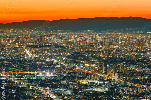 夕焼けと大阪平野の夜景