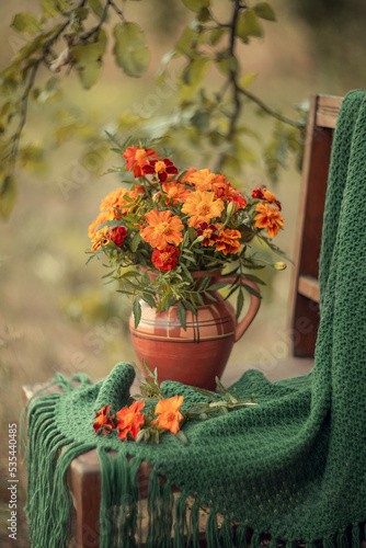 Quadro su tela Still-life. Photo of a bouquet of marigolds in a vase.