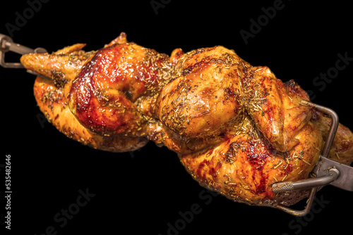 Canvas Print Poulets rôtis sur broche, fond noir