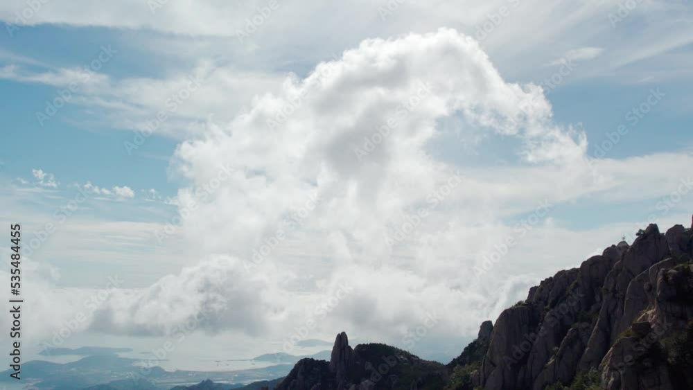 The beautiful natural scenery of Laoshan Mountain in Qingdao The beautiful natural scenery of Laoshan Mountain in Qingdao