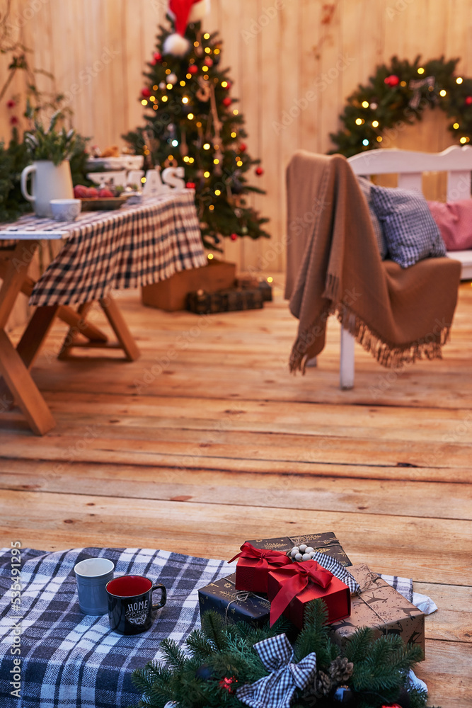 Obraz premium New Year and Christmas backyard decorations. Christmas tree, wreath and gifts