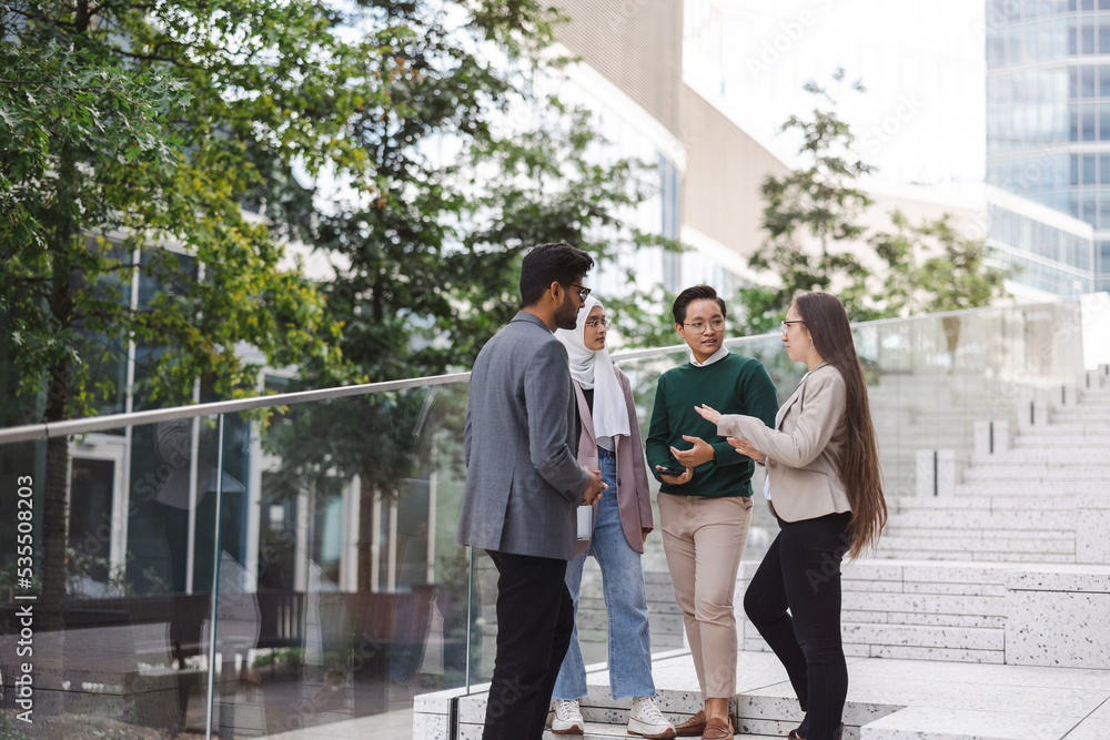 Multi-ethnic group of young business people outdoors in the city
Multi-ethnic group of young business people outdoors in the city