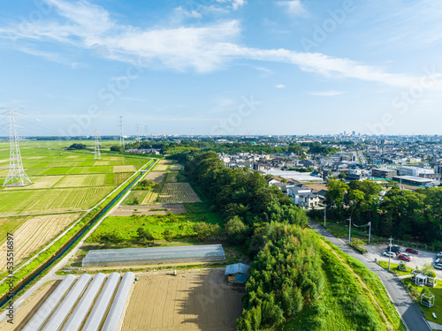 農業用地と住宅地の空撮(ドローン)