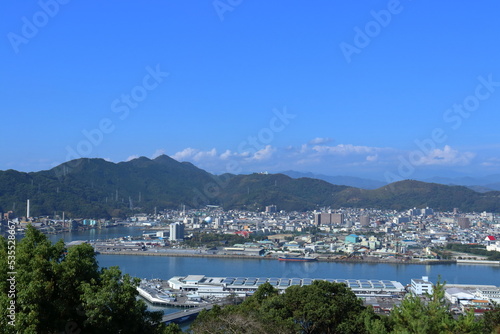 展望テラスから南嶺の連なる山並みを眺める 秋 （高知県 高知市 五台山より）