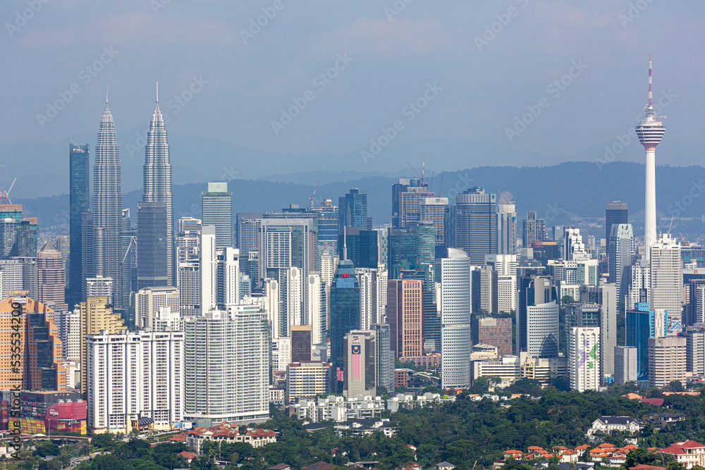 Fototapeta premium KUALA LUMPUR, MALAYSIA - 20 SEP 2022 Panoramic view of Kuala Lumpur with every landmark building.