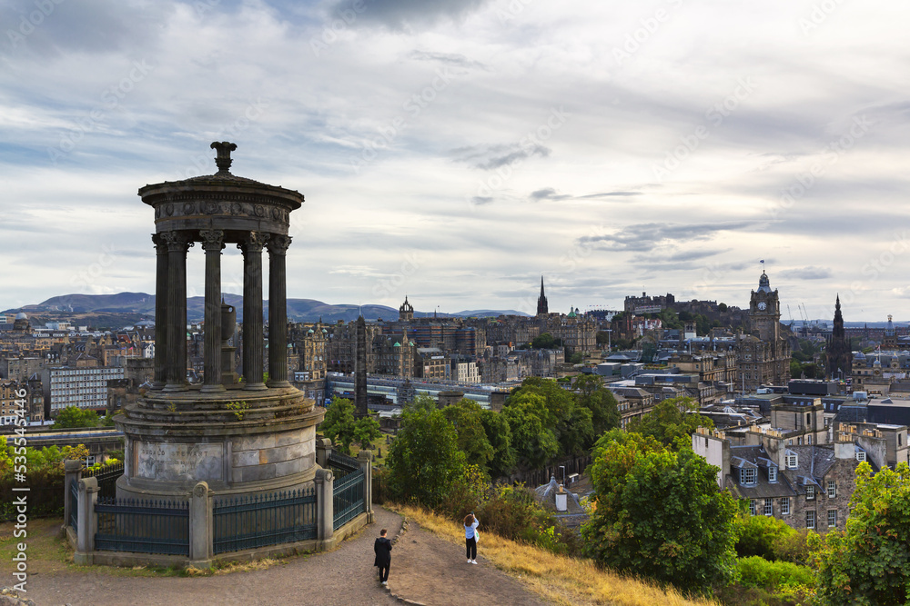 Φωτογραφία Aerial view of the city of Edinburgh from Calton Hill