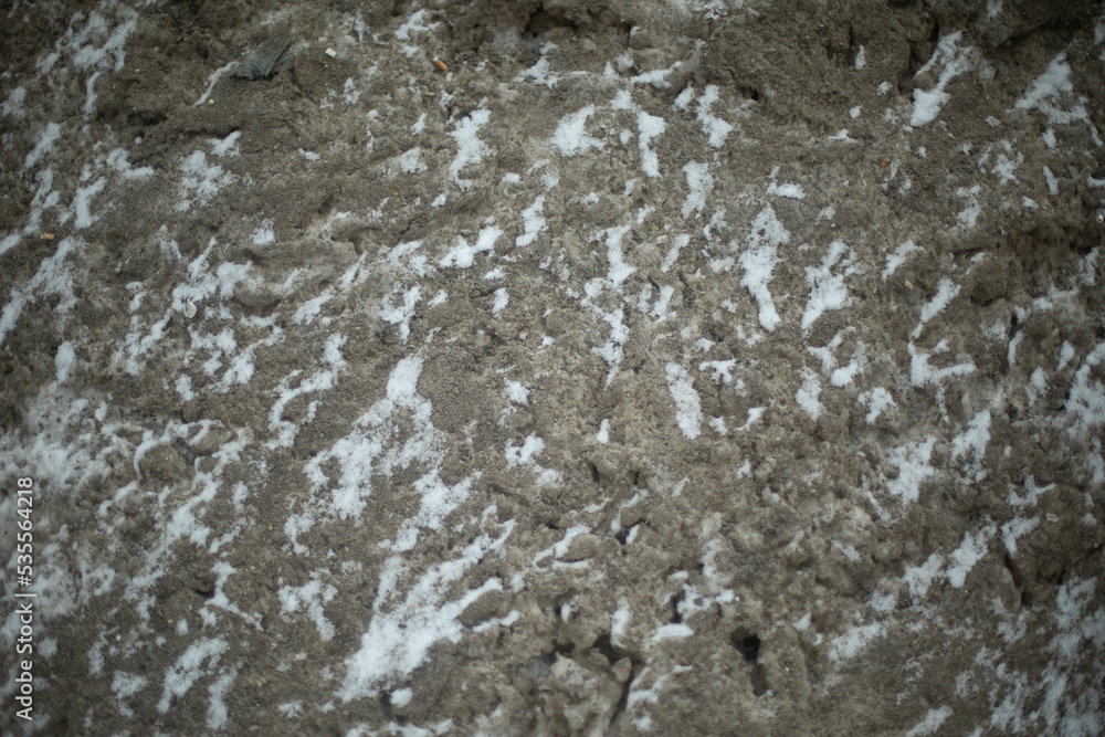 Obraz premium Texture is dirty snow. Snow on side of road. Pollution in city is in detail.