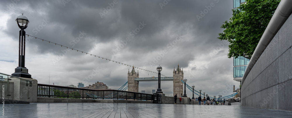 Fototapeta premium tower bridge over the river thames