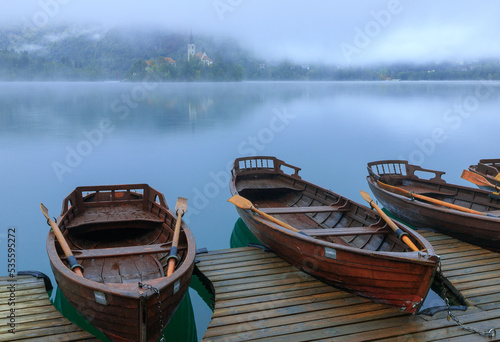 Fototapeta Naklejka Na Ścianę i Meble -  Lake Bled, Slovenia at dawn in fog