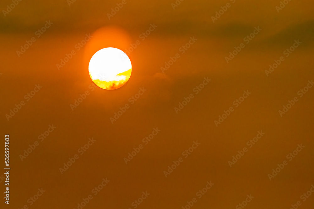Fototapeta premium A Sun rising in the sky