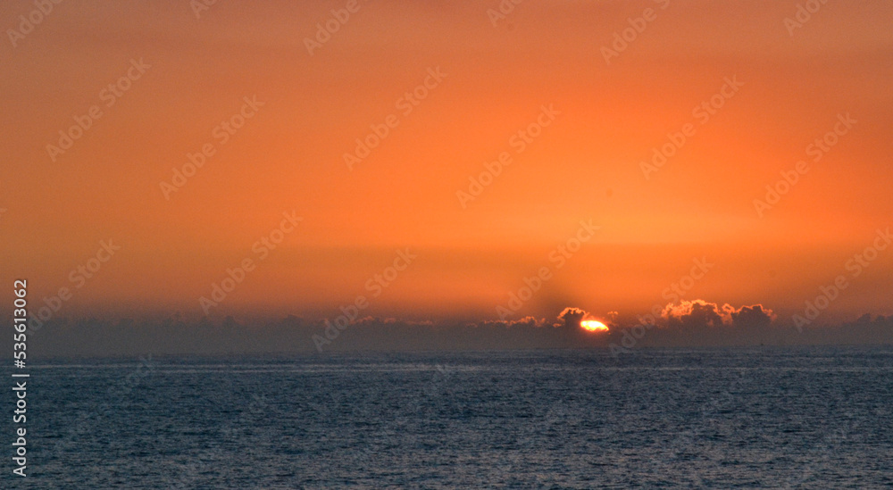 Naklejka premium sunset over the sea