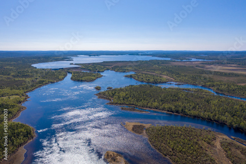 Foto Top view of Varlama island, Pasvik nature reserve on the border between Russia a