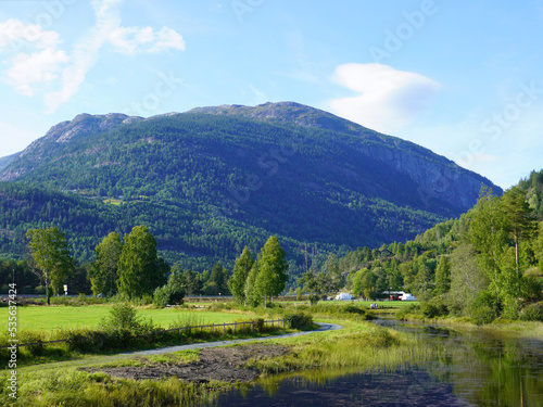 Die wunderschöne Landschaft in Seljord in Norwegen © Janet Worg