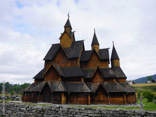 Die Stabkirche Heddal in Norwegen 