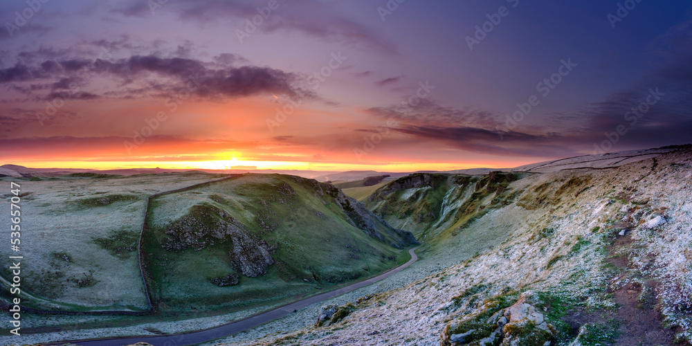 Naklejka premium Frosty sunrise over Winnats Pass in the Peak District National Park, UK