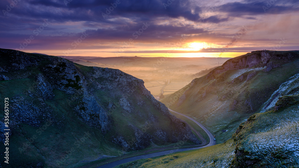 Fototapeta premium Frosty sunrise over Winnats Pass in the Peak District National Park, UK