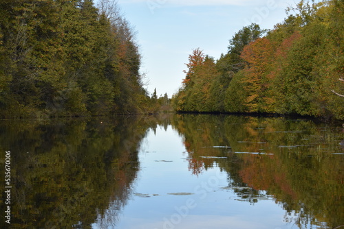 Obraz na plátně Rideau canal near Poonamalie lockstation