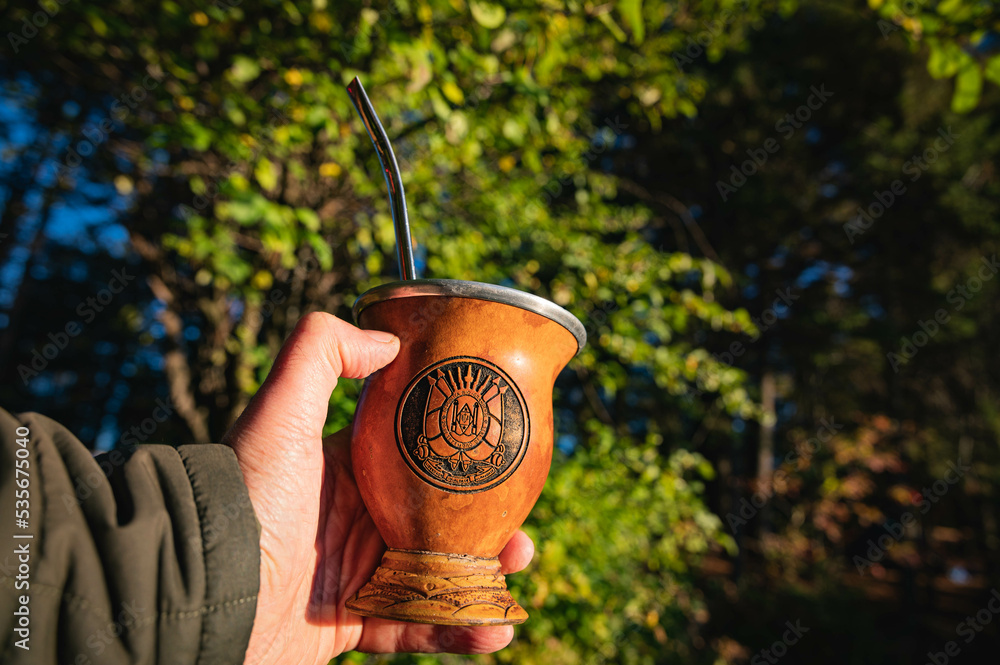 Stockfoto Traditional gaucho beverage / Chimarrão Gaúcho em cuia com o