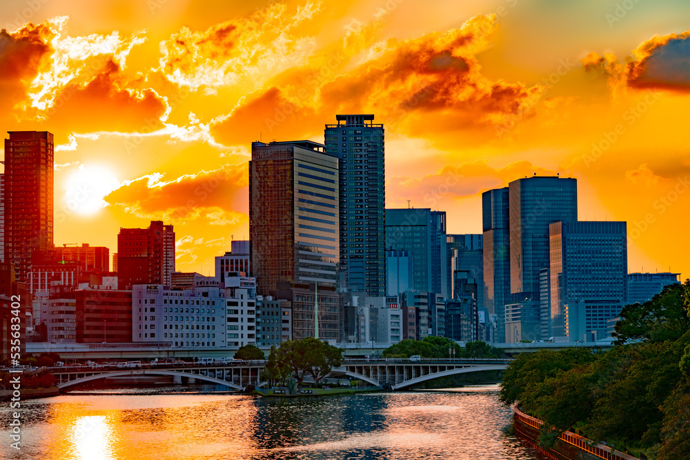 Fototapeta premium 中之島エリアの夕景