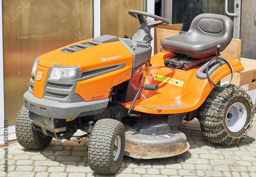 Lawn-mower Husqvarna TC 138.