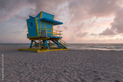 lifeguard hut on Miami beach © Hodossy