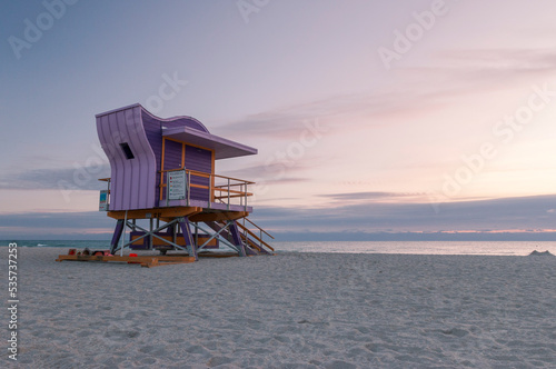 lifeguard hut at sunrise © Hodossy
