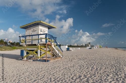 lifeguard hut on Miami beach © Hodossy