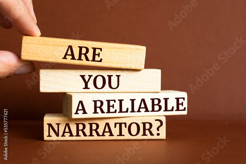 Quadro em tela Wooden blocks with words 'Are You a Reliable Narrator?'.