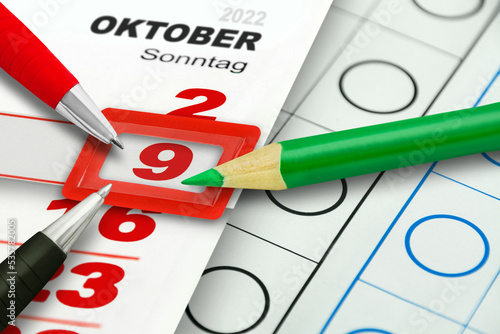 Deutscher Kalender 9. Oktober 2022  Landtagswahl in Niedersachsen und Kugelschreiber mit Stimmzettel photo