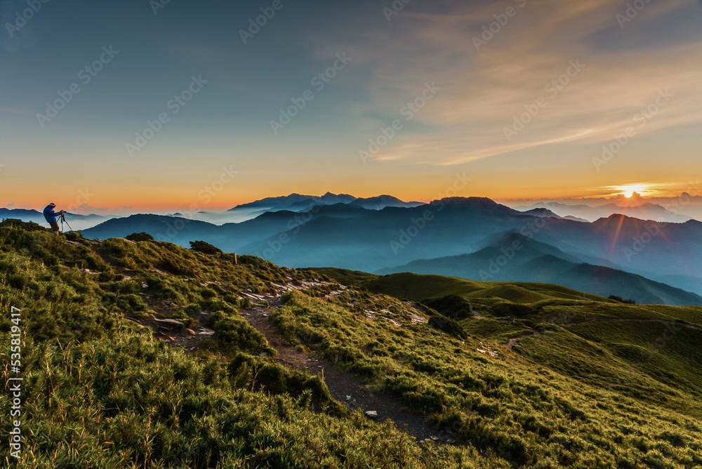 Obraz premium Landscape View Of Hehuanshan and Qilai Mountains On The Trail To North And Weat Peak of Hehuan Mountain, Taroko National Park, Taiwan
