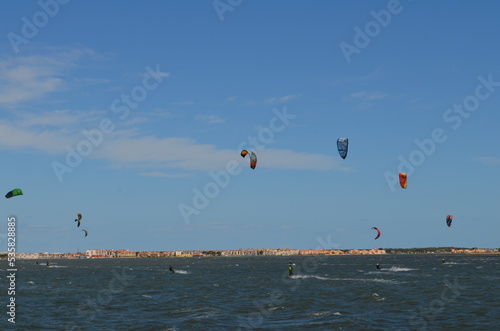 Kite surf sur la lagune de Salses-Leucate ( ( Pyrénées Orientales - Occitanie - France)