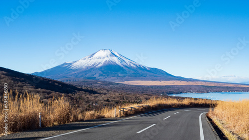 富士山と山中湖パノラマライン © Joe1tkr-