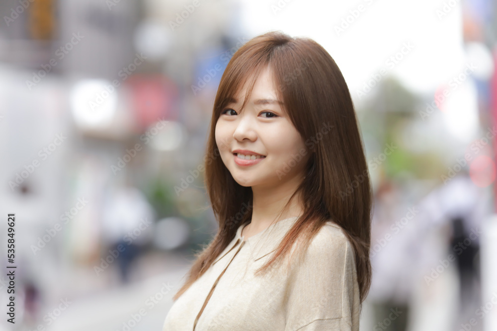 笑顔の女性 笑顔の女性