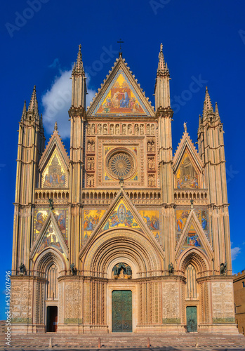 Obraz na płótnie The Cathedral of Orvieto (Italian: Duomo di Orvieto; Cathedral of Santa Maria Assunta) is a large 14th-century Catholic cathedral - Orvieto in Umbria, central Italy w salonie