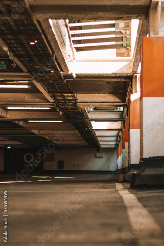 Fototapeta Naklejka Na Ścianę i Meble -  parking garage