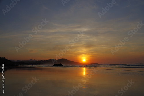 amanecer en la playa photo