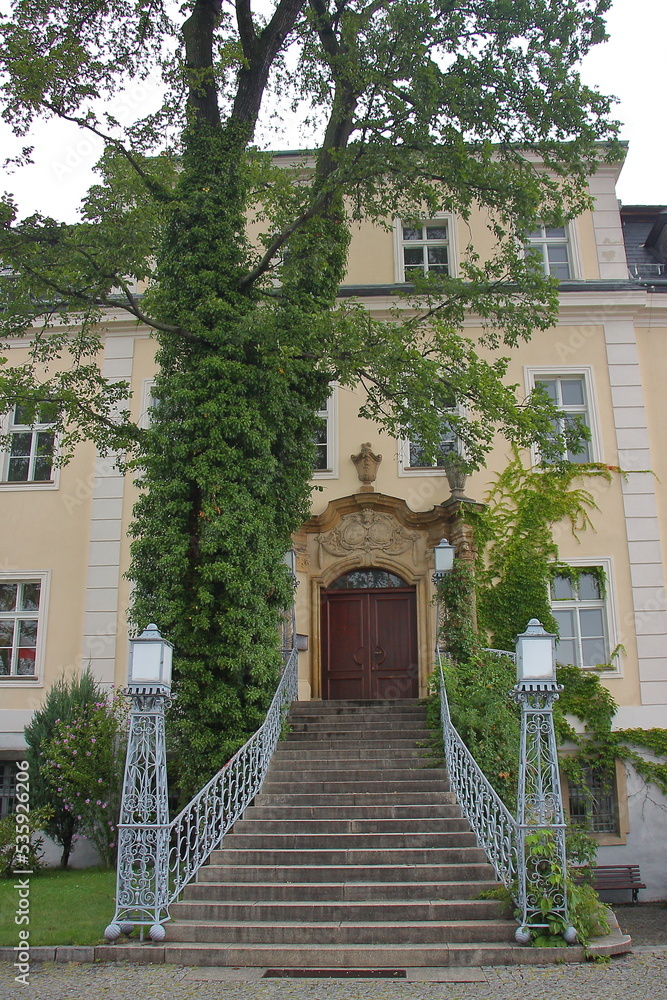 Neobarokowy pałac w Krzyżowej (Polska, województwo dolnośląskie) z XVIII wieku.