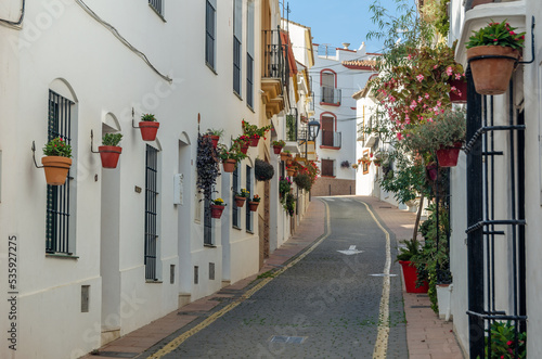 Fototapeta Naklejka Na Ścianę i Meble -  Narrow streets in the center of Estepona, typical Andalusian town in southern Spain