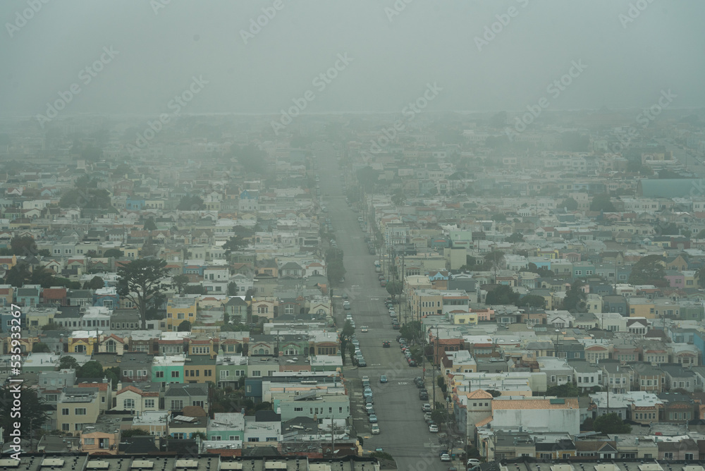 Obraz premium Foggy view from Grandview Park, San Francisco, California
