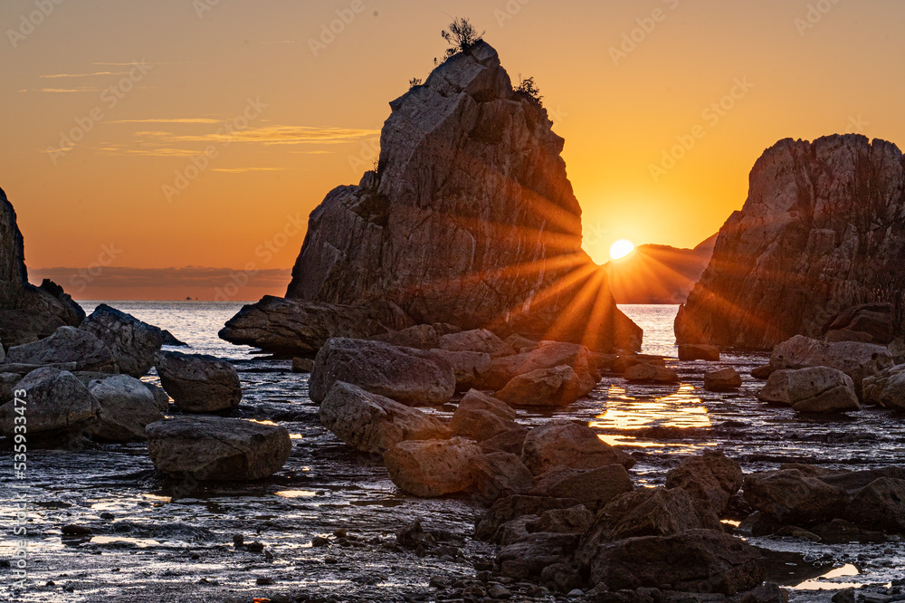 橋杭岩と日の出 / Big rocks and sunrise