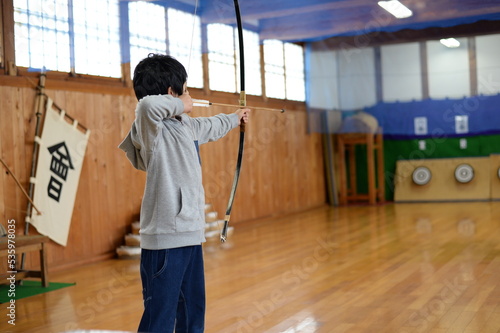 日本の弓道子供体験