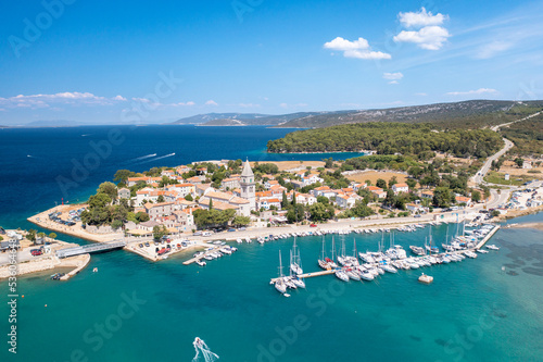 Marina, Kirchturm von Ozor auf der Insel Cres in Kroatien