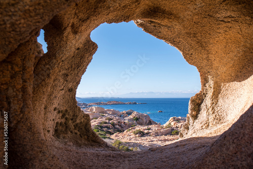 Una finestra di granito sul mare