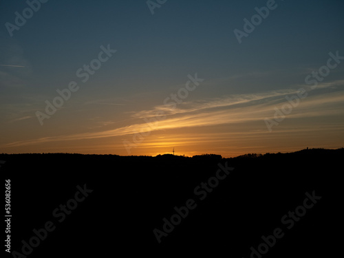 Wallpaper Mural Sonnenuntergang mit Landschafts-Silhouette Torontodigital.ca