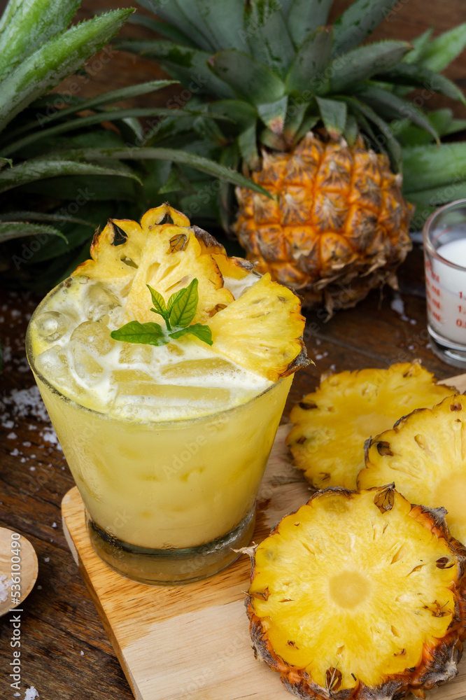 Pineapple juice and pineapple slices cut into pieces on a wooden table. Healthy wood fiber helps to reduce food. Pineapple juice Contains fresh milk, nectar and salt. Pineapple juice and pineapple slices cut into pieces on a wooden table. Healthy wood fiber helps to reduce food. Pineapple juice Contains fresh milk, nectar and salt.