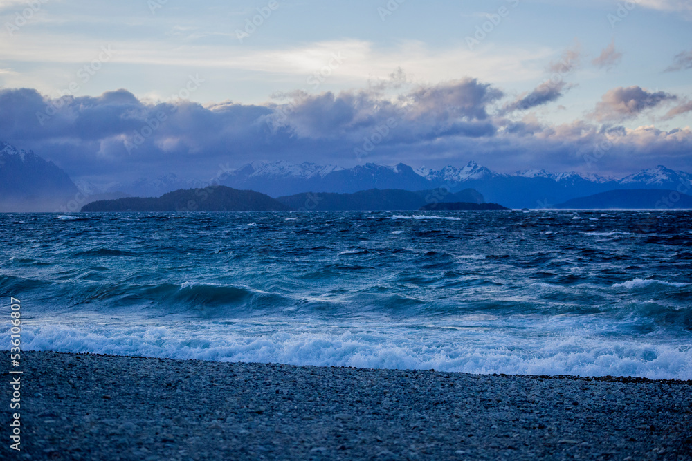 Fototapeta premium waves mountains and clouds