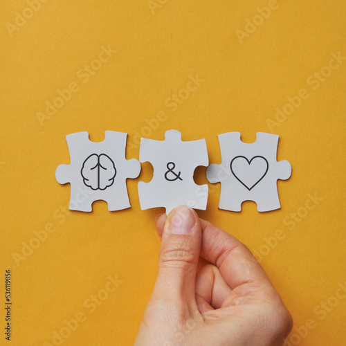 Foto Puzzles with images of the brain and heart