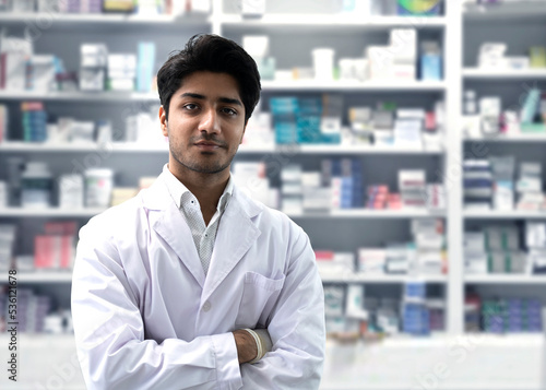 Fotografie asian pharmacist at drug store