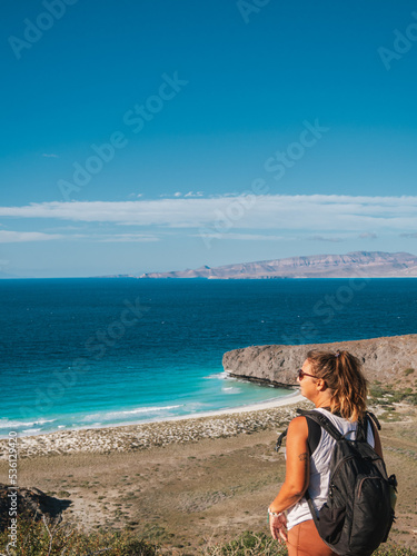 Hike in Balandra Beach, Baja California, Mexico © Nomade Amoureux